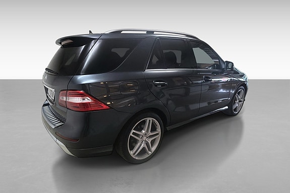 Mercedes-Benz ML350 4 of 17