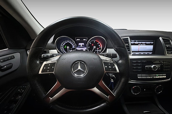 Mercedes-Benz ML350 12 of 17