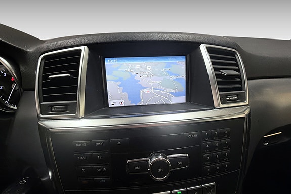 Mercedes-Benz ML350 17 of 17