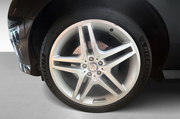 Mercedes-Benz ML350 9 of 17