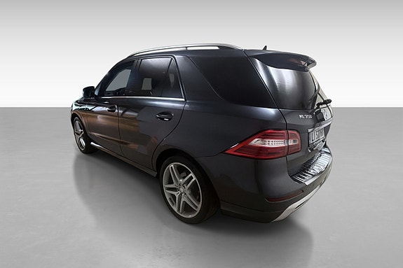 Mercedes-Benz ML350 7 of 17