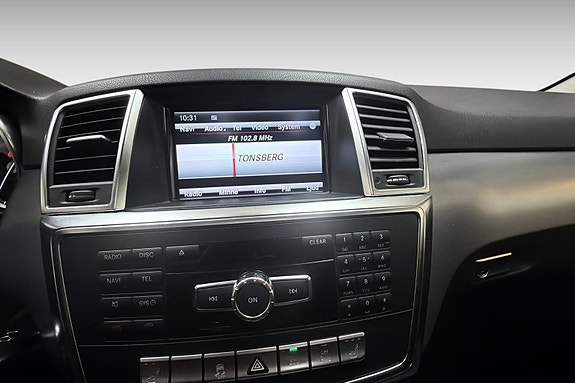 Mercedes-Benz ML350 13 of 17