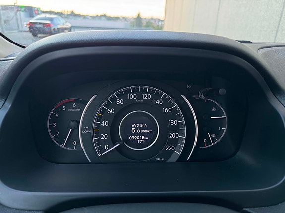 Honda CR-V 12 of 27
