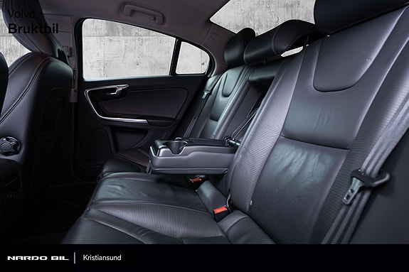 Volvo S60 26 of 30