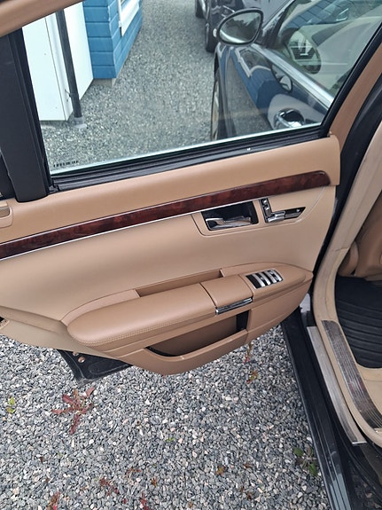 Mercedes-Benz S320 10 of 15