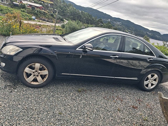 Mercedes-Benz S320 2 of 15