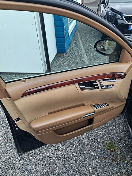 Mercedes-Benz S320 9 of 15