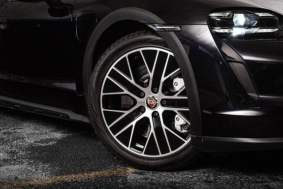 Porsche Taycan Turbo 17 of 30