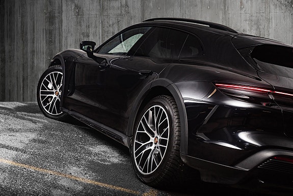 Porsche Taycan Turbo 16 of 30