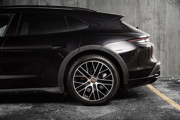 Porsche Taycan Turbo 11 of 30