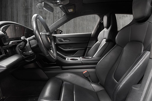 Porsche Taycan Turbo 19 of 30