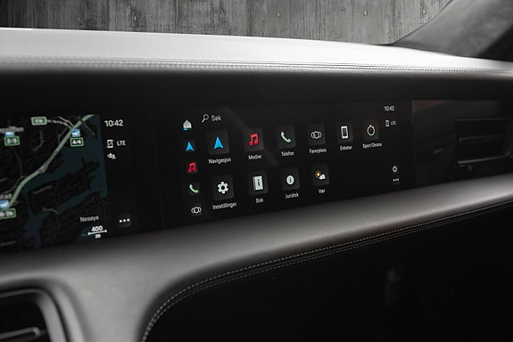 Porsche Taycan Turbo 28 of 30