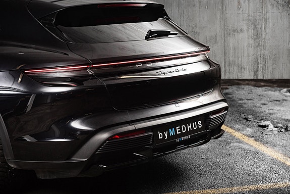Porsche Taycan Turbo 15 of 30