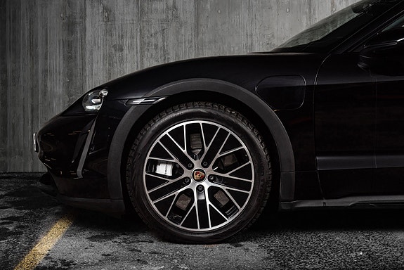 Porsche Taycan Turbo 10 of 30