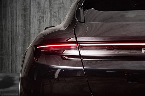 Porsche Taycan Turbo 14 of 30