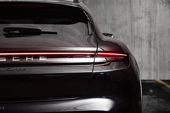 Porsche Taycan Turbo 13 of 30