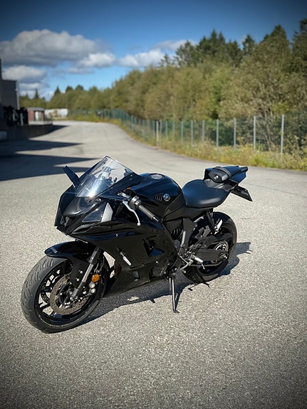 Yamaha R7 4 of 10