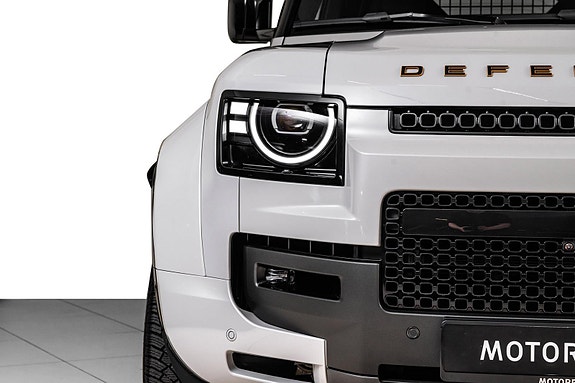 Land Rover Defender 110 4 of 30