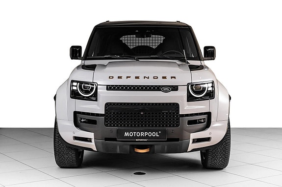 Land Rover Defender 110 3 of 30