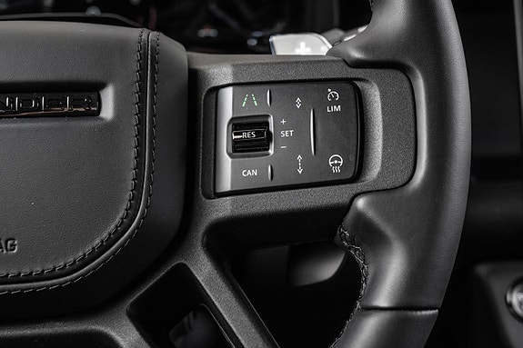 Land Rover Defender 110 29 of 30