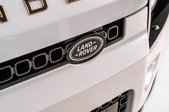 Land Rover Defender 110 7 of 30