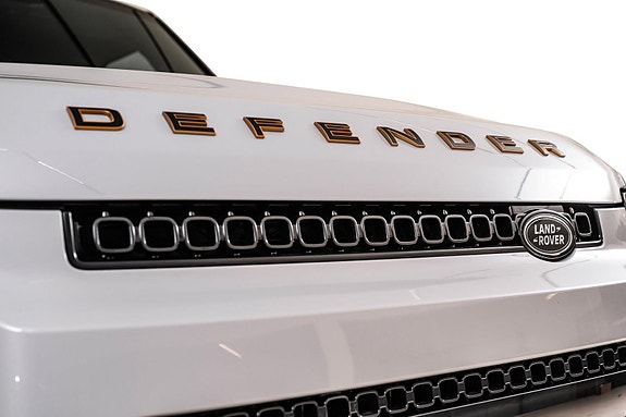 Land Rover Defender 110 6 of 30
