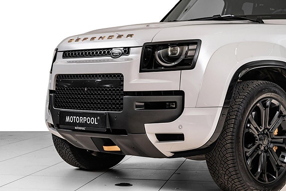 Land Rover Defender 110 2 of 30