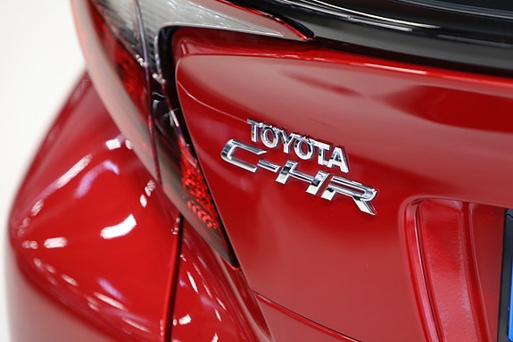 Toyota C-HR 8 of 30
