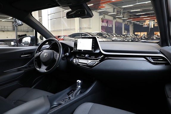 Toyota C-HR 12 of 30
