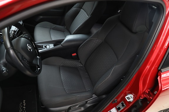Toyota C-HR 24 of 30