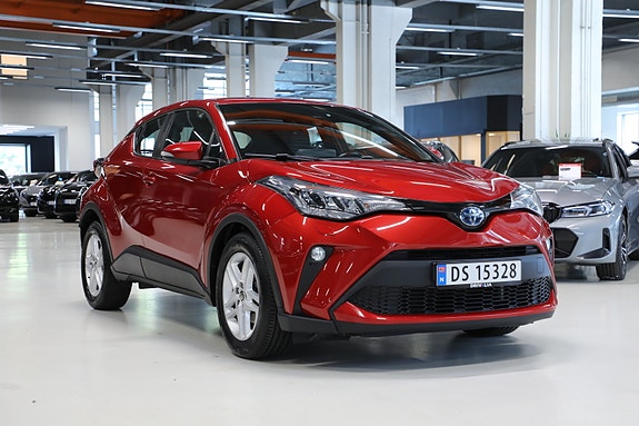 Toyota C-HR 2 of 30