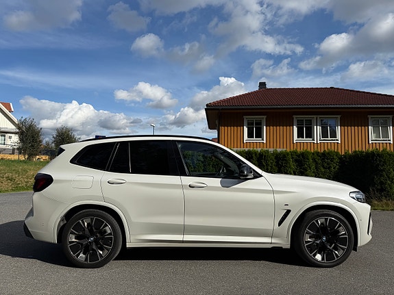 BMW iX3 11 of 30