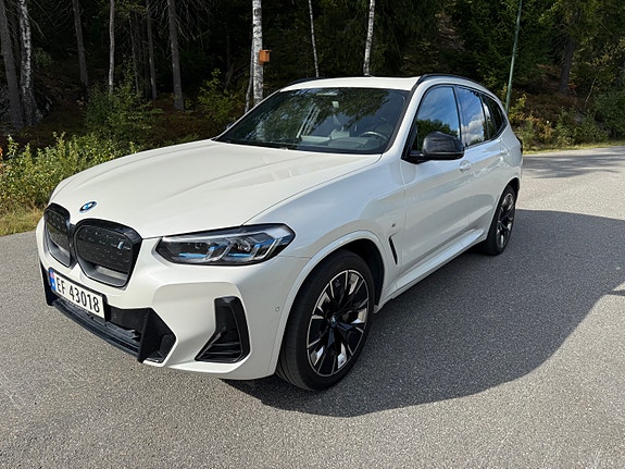 BMW iX3 7 of 30