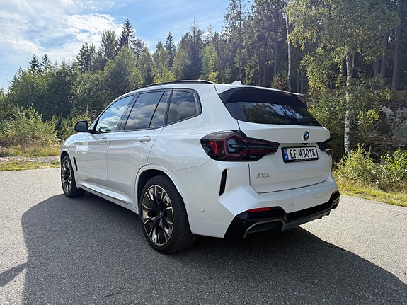 BMW iX3 5 of 30