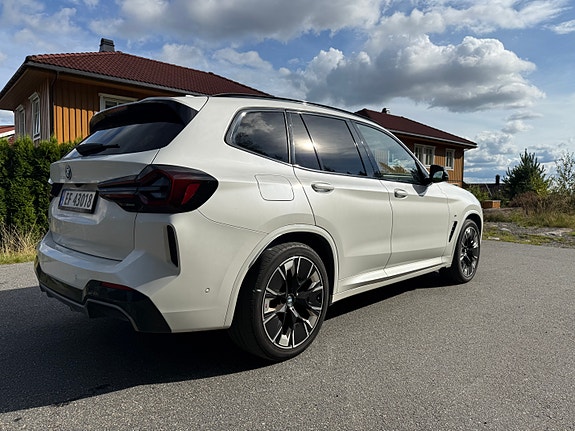 BMW iX3 12 of 30