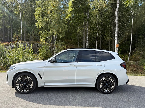 BMW iX3 4 of 30