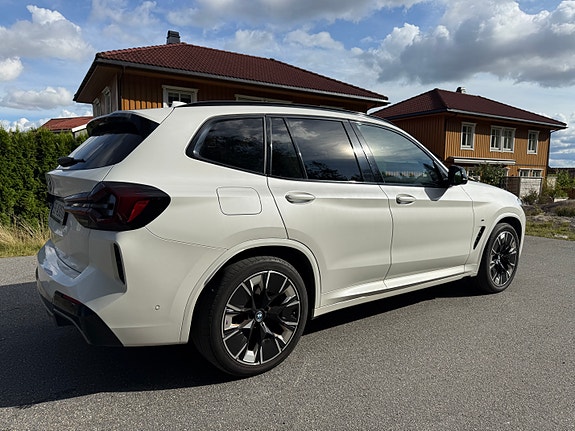 BMW iX3 14 of 30
