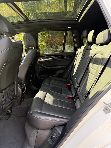 BMW iX3 25 of 30