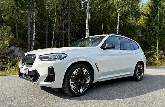 BMW iX3 6 of 30