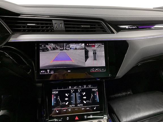 Audi e-tron 9 of 17