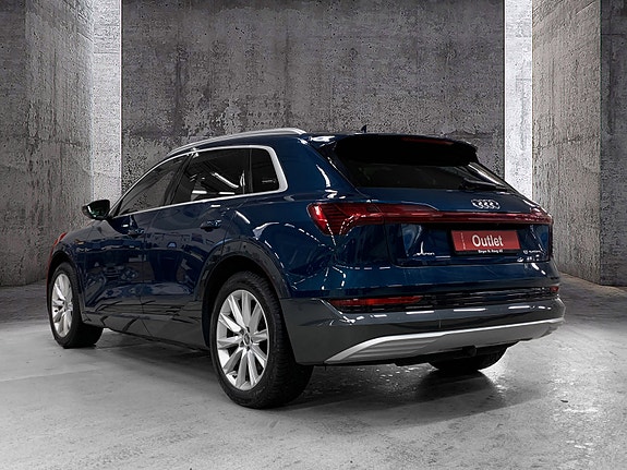 Audi e-tron 4 of 17