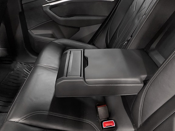 Audi e-tron 14 of 17