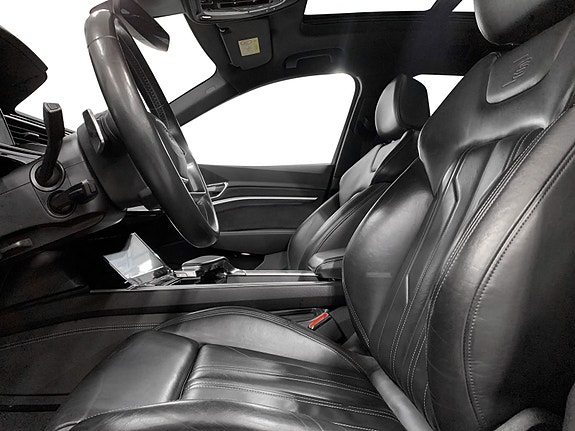 Audi e-tron 5 of 17