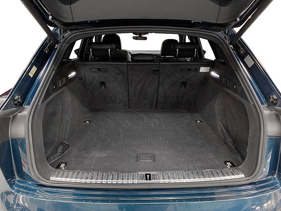 Audi e-tron 16 of 17