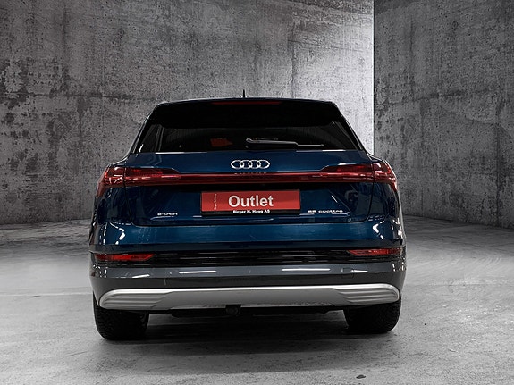 Audi e-tron 3 of 17