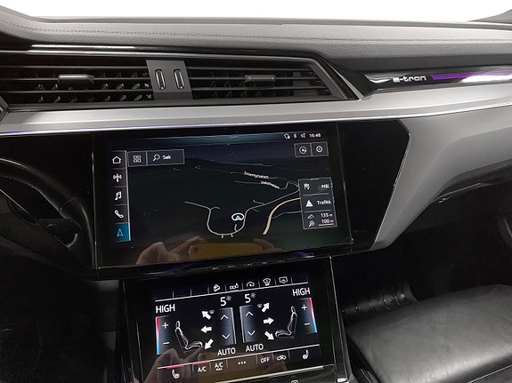Audi e-tron 11 of 17