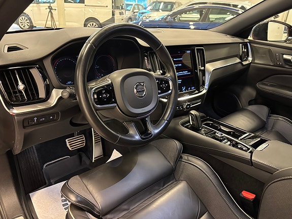 Volvo V60 9 of 30