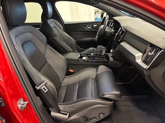 Volvo V60 10 of 30