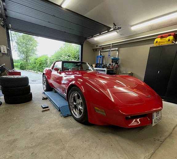 Chevrolet Corvette 10 of 12