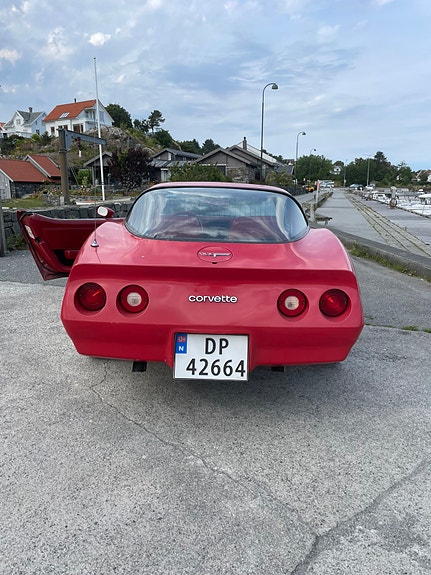 Chevrolet Corvette 3 of 12